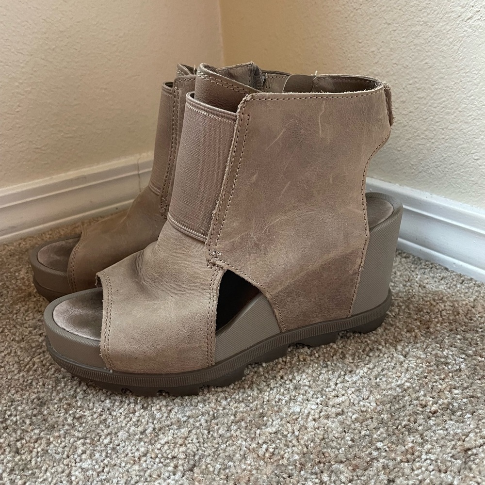 Sorel Women's Tan Wedge Sandals
